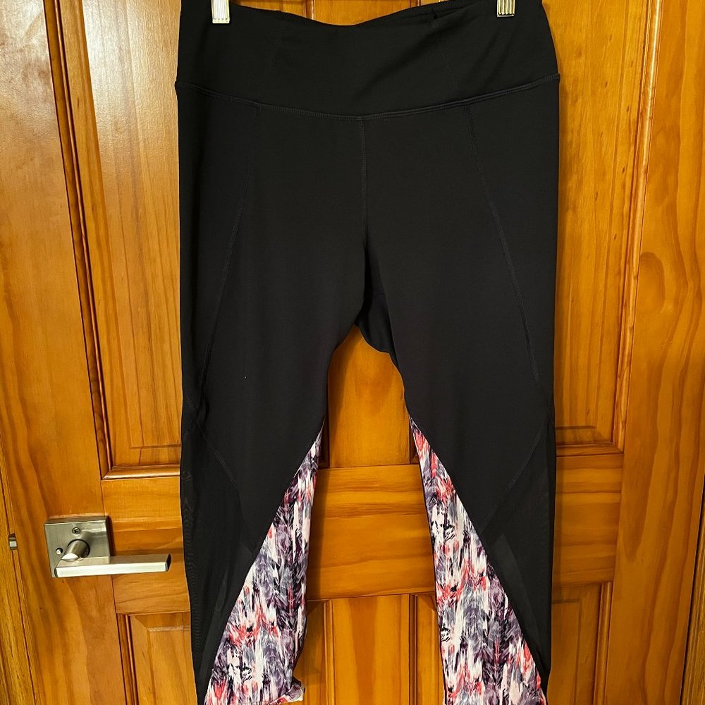 Gaiam Yoga Pants Cropped Leggings Mesh Abstract Details Size Medium